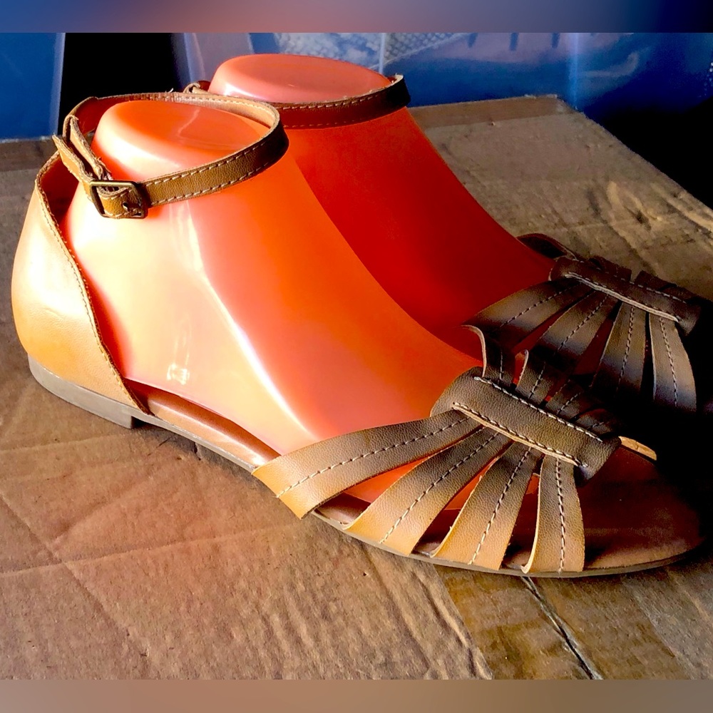 Sey Esteem Women’s Tan Leather Ankle Strap Sandals Size 10W